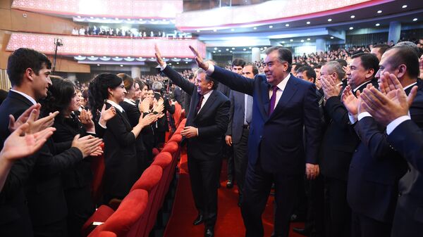 Президент Узбекистана Шавкат Мирзиёев и президент Таджикистана Эмомали Рахмон  - Sputnik Тоҷикистон
