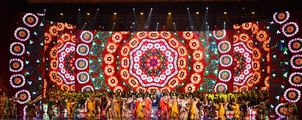 Концерт по случаю визита в Душанбе президента Узбекистана Шавката Мирзиёева - Sputnik Тоҷикистон