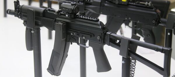 Пистолет-пулемёт Витязь-СН, архивное фото Пистолет-пулемёт Витязь-СН, архивное фото - Sputnik Тоҷикистон