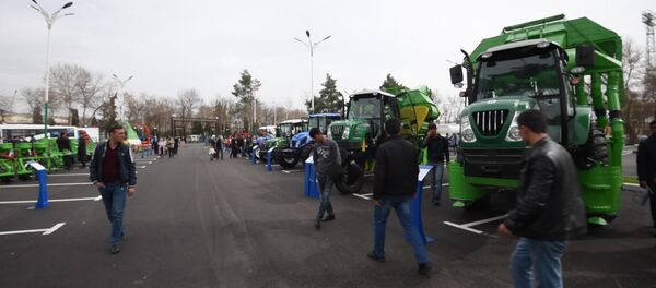 Выставка узбекский товаров в Душанбе - Sputnik Тоҷикистон