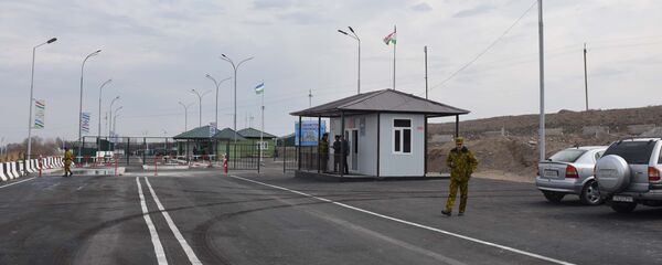 КПП Равот на границе Таджикистана и Узбекистана в городе Канибадам, архивное фото - Sputnik Тоҷикистон