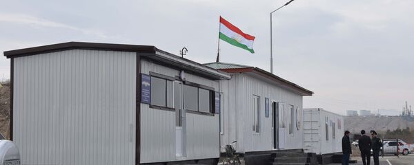 КПП Равот на границе Таджикистана и Узбекистана в городе Канибадаме, архивное фото - Sputnik Таджикистан