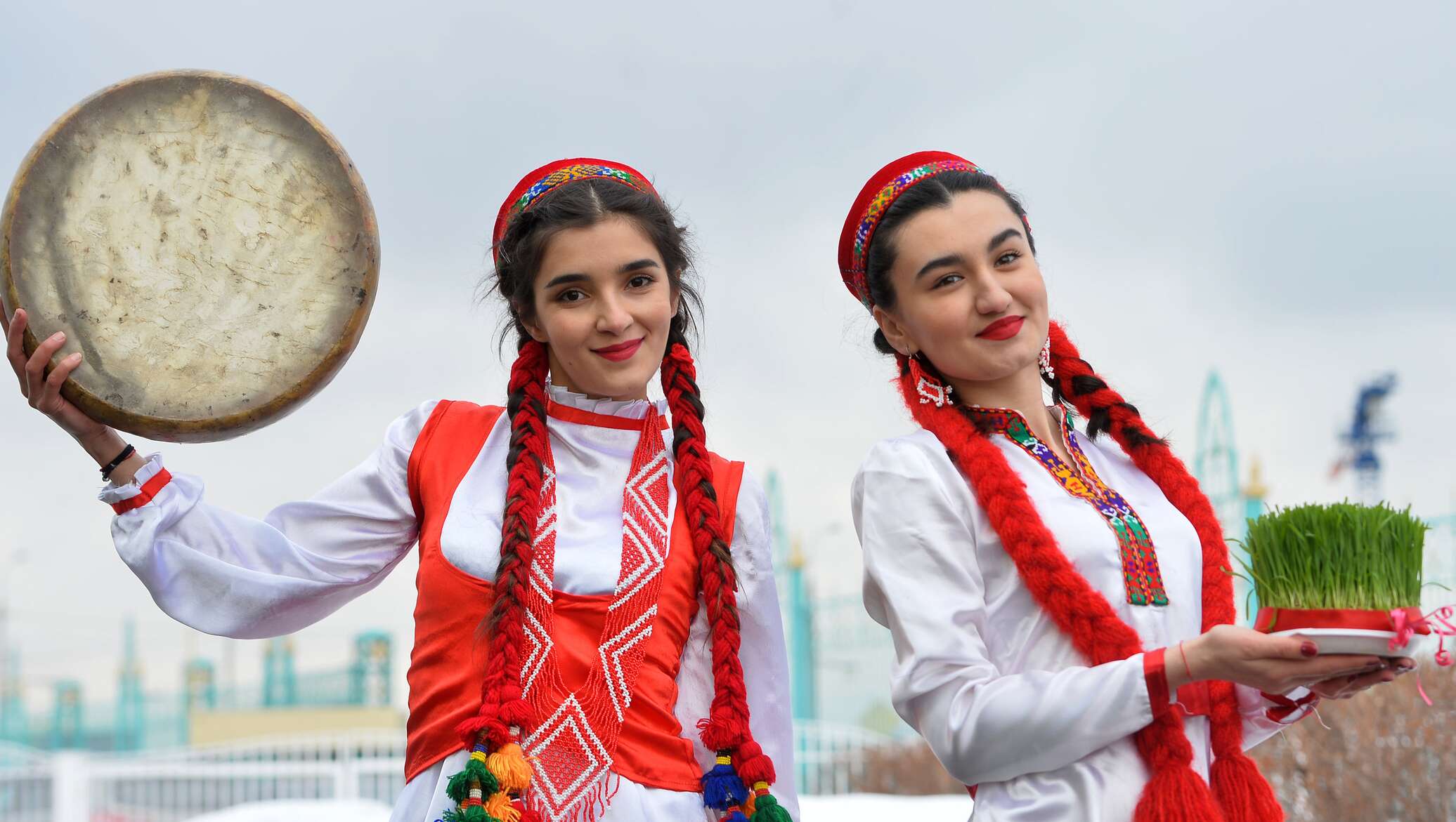 Таджикские т. Национальный праздник Навруз в Таджикистане. Национальная одежда памирские Таджикистана. Навруз Таджикистан Душанбе. Навруз на памире.