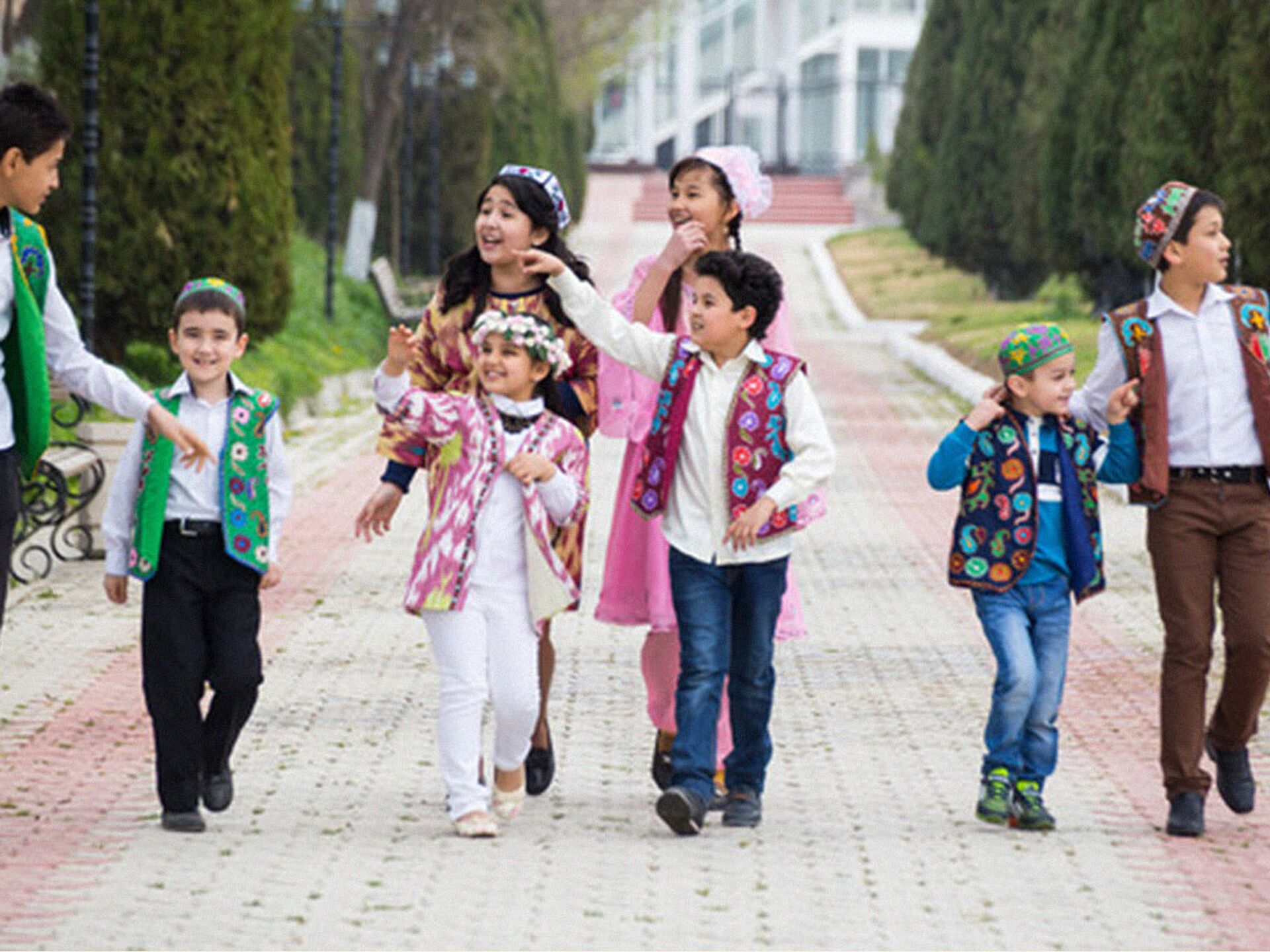 Узбекистан в данное время. Узбекистан махалля дети. Ташкент болалар Миллий. Ташкент население 2022. Парк Болажон в Ташкенте.