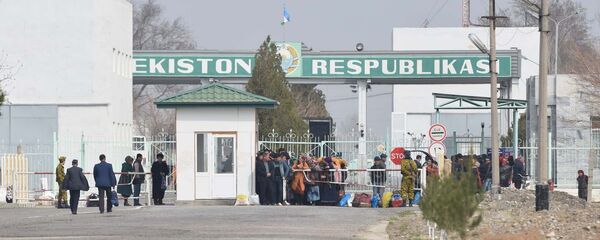 КПП Патар в Канибадаме, архивное фото - Sputnik Тоҷикистон