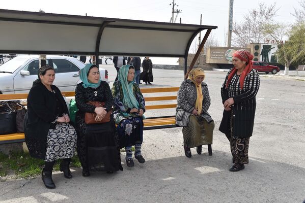 Жители на границе между Узбекистаном и Таджикистаном, архивное фото - Sputnik Таджикистан