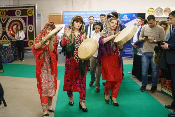 Дни Навруза на Старом Арбате в Москве - Sputnik Таджикистан