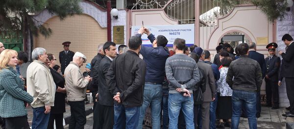 Очередь на выборах президента России в Таджикистане - Sputnik Тоҷикистон