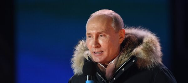 Президент РФ В. Путин посетил митинг-концерт в Москве, посвященный годовщине воссоединения Крыма с Россией Президент РФ В. Путин посетил митинг-концерт в Москве, посвященный годовщине воссоединения Крыма с Россией - Sputnik Таджикистан