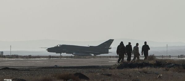 Самолет Су-22 сирийских ВВС Самолет Су-22 сирийских ВВС - Sputnik Таджикистан