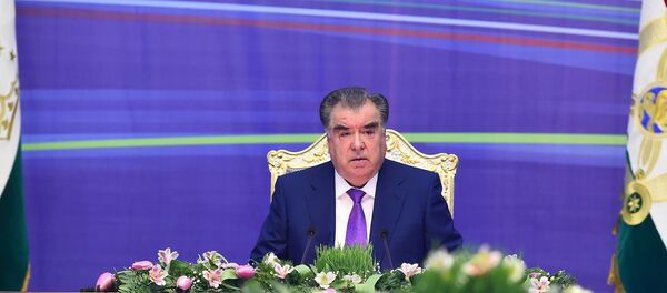 Эмомалӣ Раҳмон дар дидор бо зиёиён - Sputnik Тоҷикистон