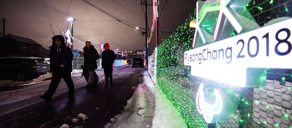 Логотип XII Паралимпийских зимних игр в Паралимпийской деревне в Пхенчхане, архивное фото - Sputnik Таджикистан