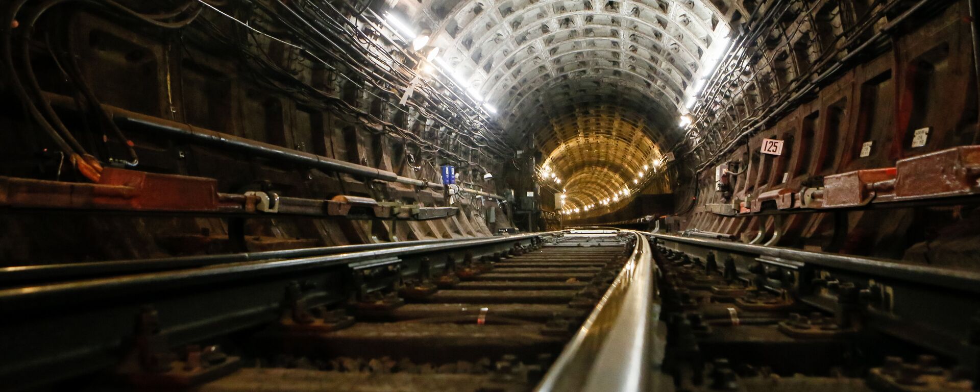 Тоннель подземного метро. Иллюстративное фото - Sputnik Таджикистан, 1920, 30.09.2024