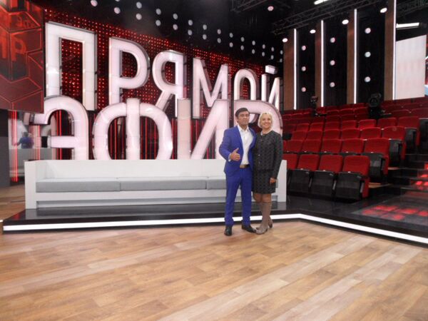 Актер Баймурат Аллабердиев, Таджик Джимми, со своей женой, архивное фото Актер Баймурат Аллабердиев, Таджик Джимми, со своей женой, архивное фото - Sputnik Таджикистан
