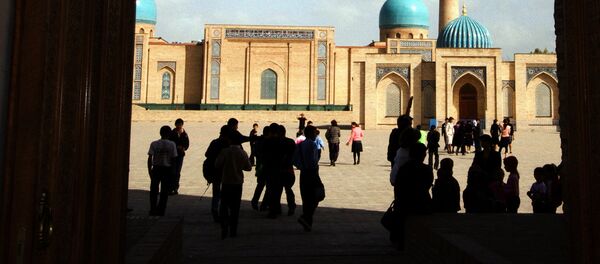 Туристы знакомятся с культурным наследием Узбекистана - Sputnik Таджикистан