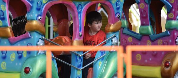 унёи афсона дар ҳудуди Муассисаи давлатии Боғи фарҳангу фароғатии ба номи Садриддин Айнӣ сохта шудааст - Sputnik Тоҷикистон