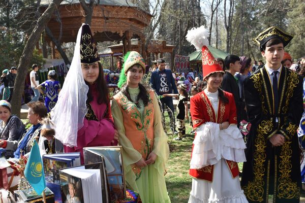 Делегация из Казахстана на празднике Навруз в Душанбе, архивное фото - Sputnik Таджикистан