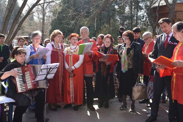 Русский ансамбль на празднике Навруз, архивное фото - Sputnik Таджикистан