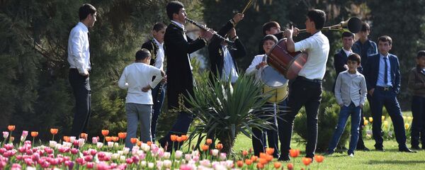 Празднование Навруза в Душанбе, архивное фото Празднование Навруза в Душанбе, архивное фото - Sputnik Таджикистан
