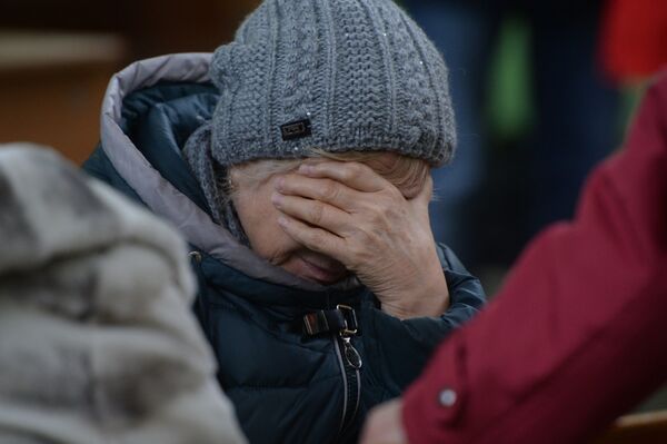 Родственница одного из пропавших без вести при пожаре в торговом центре Зимняя вишня в Кемерове - Sputnik Таджикистан