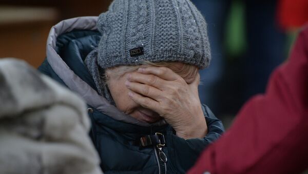 Родственница одного из пропавших без вести при пожаре в торговом центре Зимняя вишня в Кемерове - Sputnik Таджикистан