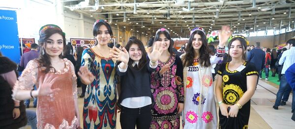 Мехрона Гайбуллоева на праздновании Навруза на ВДНХ - Sputnik Таджикистан