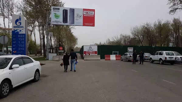 Сокинони Душанбе пас аз ҳодисаи сӯхтори мудҳиш дар Кемерово ба Сафорати Русия дар Тоҷикистон гул меоваранд Сокинони Душанбе пас аз ҳодисаи сӯхтори мудҳиш дар Кемерово ба Сафорати Русия дар Тоҷикистон гул меоваранд - Sputnik Тоҷикистон