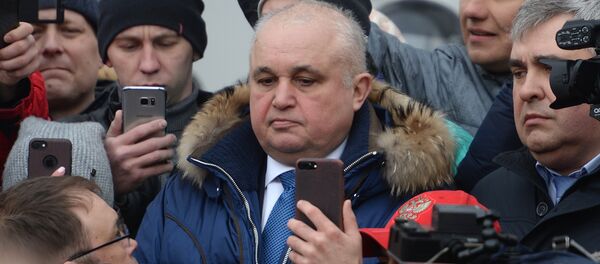Вице-губернатор Кемеровской области Сергей Цивилев на митинге у администрации Кемерова - Sputnik Тоҷикистон