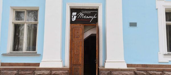 Вход в театр Маяковского, архивное фото - Sputnik Таджикистан