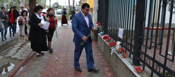 Общество Красного Полумесяца Таджикистана в Согдийской области соболезнует жителям Кемерова Общество Красного Полумесяца Таджикистана в Согдийской области соболезнует жителям Кемерова - Sputnik Таджикистан