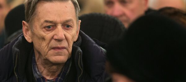 Сын легендарного конструктора стрелкового оружия Михаила Калашникова Виктор Калашников, архивное фото Сын легендарного конструктора стрелкового оружия Михаила Калашникова Виктор Калашников, архивное фото - Sputnik Таджикистан