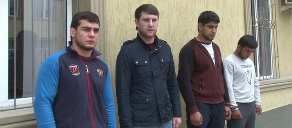 Молодые люди, задержанные  за крупное хулиганство - Sputnik Таджикистан