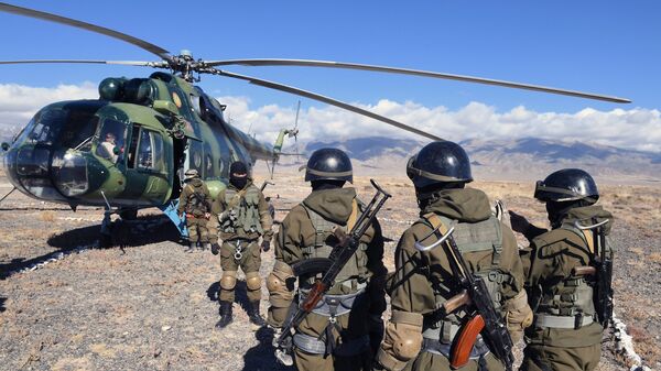 Бойцы спецназа Национальной гвардии Киргизской Республики во время совместных тактических учений, архивное фото - Sputnik Таджикистан