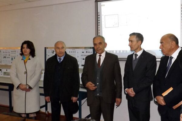 Устодони донишгоҳи Самарқанд Устодони донишгоҳи Самарқанд - Sputnik Тоҷикистон