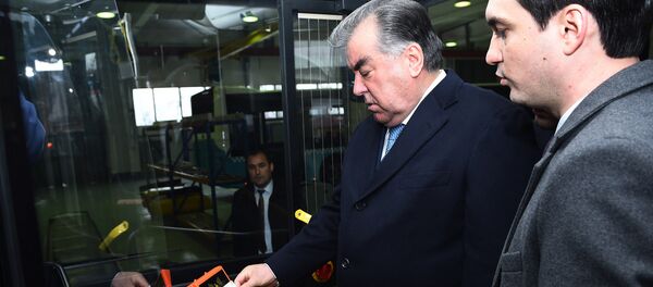 Безналичная система оплаты транспорта в Душанбе - Sputnik Тоҷикистон