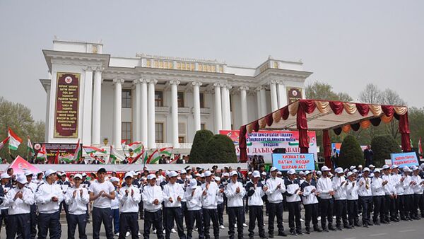 Торжественные проводы призывников в армию Торжественные проводы призывников в армию - Sputnik Таджикистан