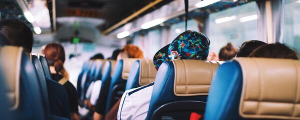 Пассажиры в автобусе, архивное фото - Sputnik Таджикистан