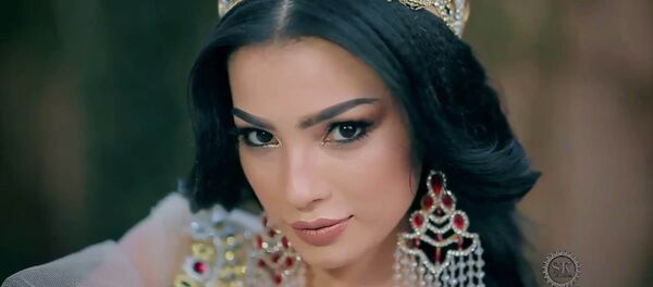 Дизайнер Хуршед Сатторов представил новую коллекцию - Sputnik Таджикистан