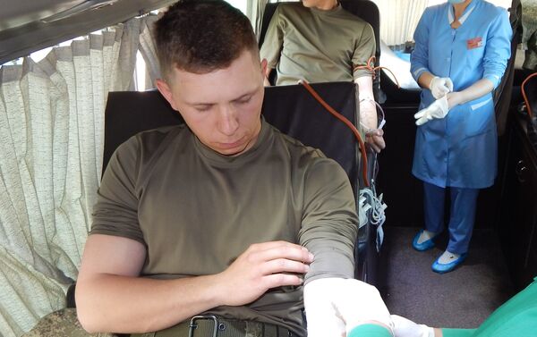 Военные 201-й РВБ приняли участие в благотворительной акции по сдаче крови - Sputnik Таджикистан