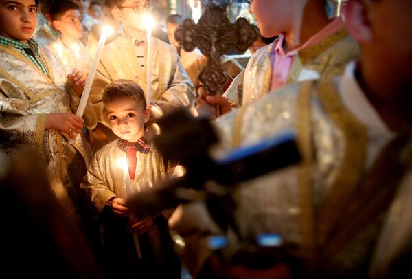 Палестинские христиане во время пасхальной службы в секторе Газа. - Sputnik Таджикистан