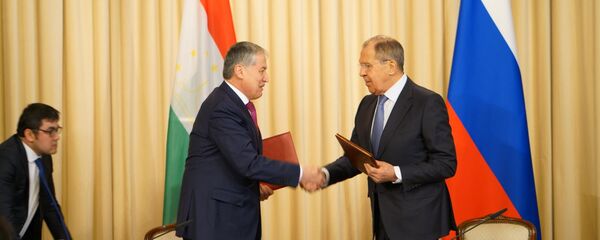 Министры иностранных дел России и Таджикистана Сергей Лавров и Сироджиддин Аслов - Sputnik Тоҷикистон