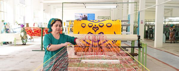 Производство Атласи Худжанд в Худжанде, архивное фото - Sputnik Тоҷикистон