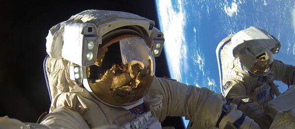 Космонавты Роскосмоса Антон Шкаплеров и Александр Мисуркин, архивное фото - Sputnik Таджикистан
