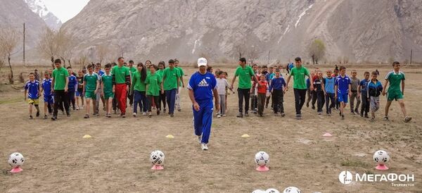 МегаФон Таджикистан собрал ребят на футбольном фестивале МегаФон Таджикистан собрал ребят на футбольном фестивале - Sputnik Таджикистан