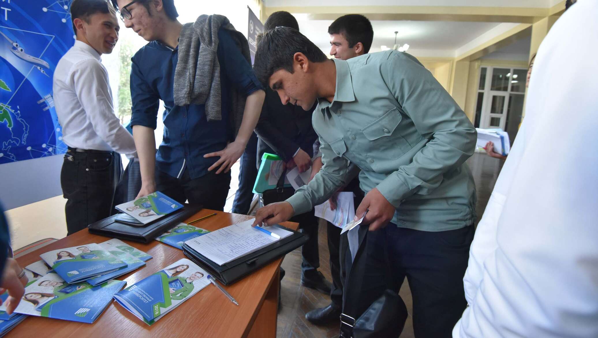 Таджикские ученые. Студенты Таджикистана. День таджикской науки. Таджикские студенты.
