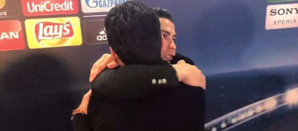 Роналду утешил Буффона после вылета Ювентуса из Лиги чемпионов - Sputnik Таджикистан