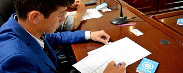 Абитуриент на вступительном экзамене, архивное фото - Sputnik Таджикистан