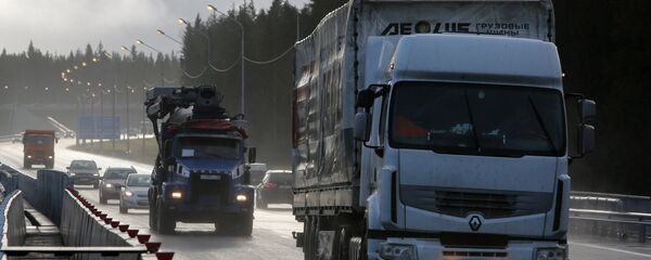 Автомобили на дороге, архивное фото - Sputnik Тоҷикистон