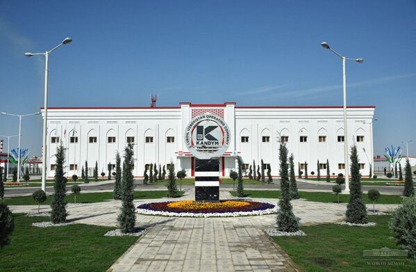 Административное здание Кандымского газоперерабатывающего комплекса - Sputnik Таджикистан