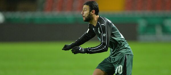 Полузащитник Шанхай СИПГ Одил Ахмедов, архивное фото Полузащитник Шанхай СИПГ Одил Ахмедов, архивное фото - Sputnik Таджикистан